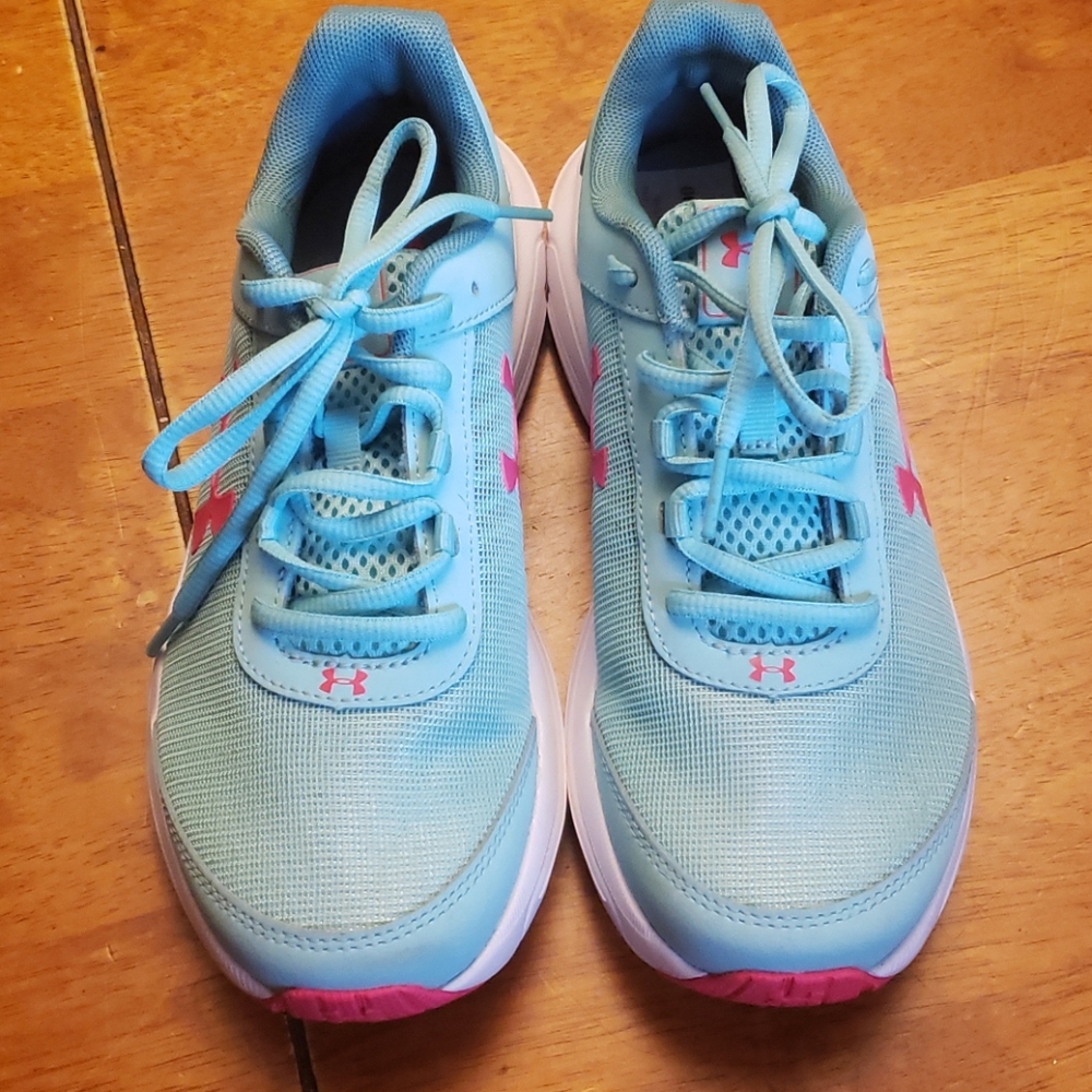 Girls running sneakers